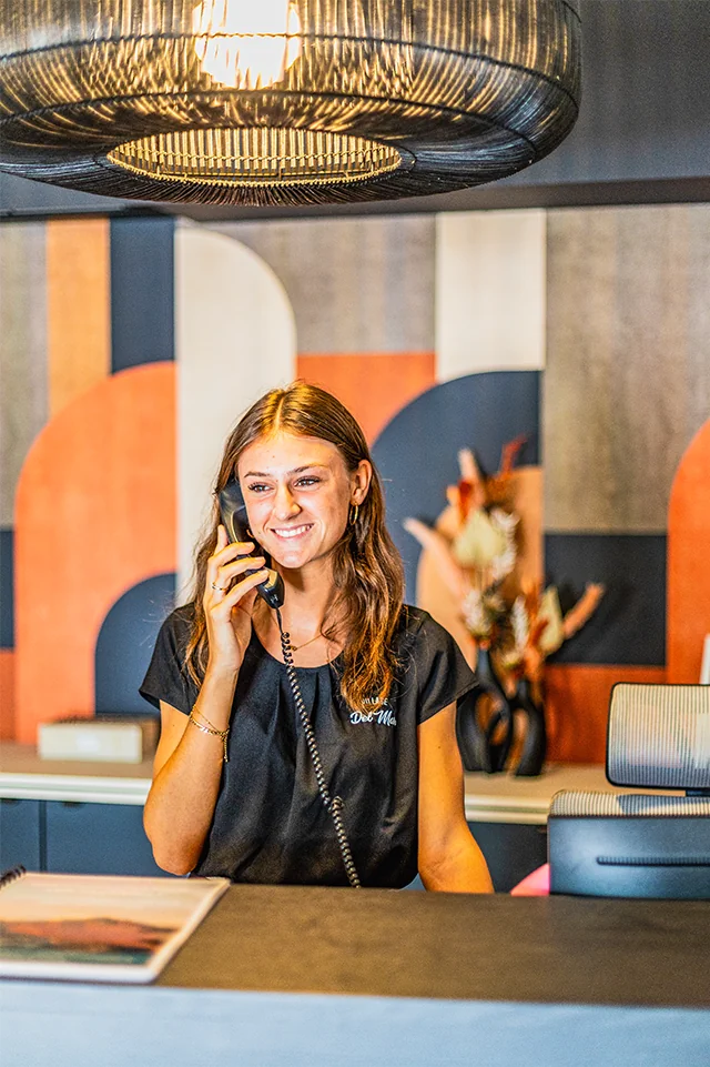 hartelijk welkom en informatie bij de receptie van camping del mar